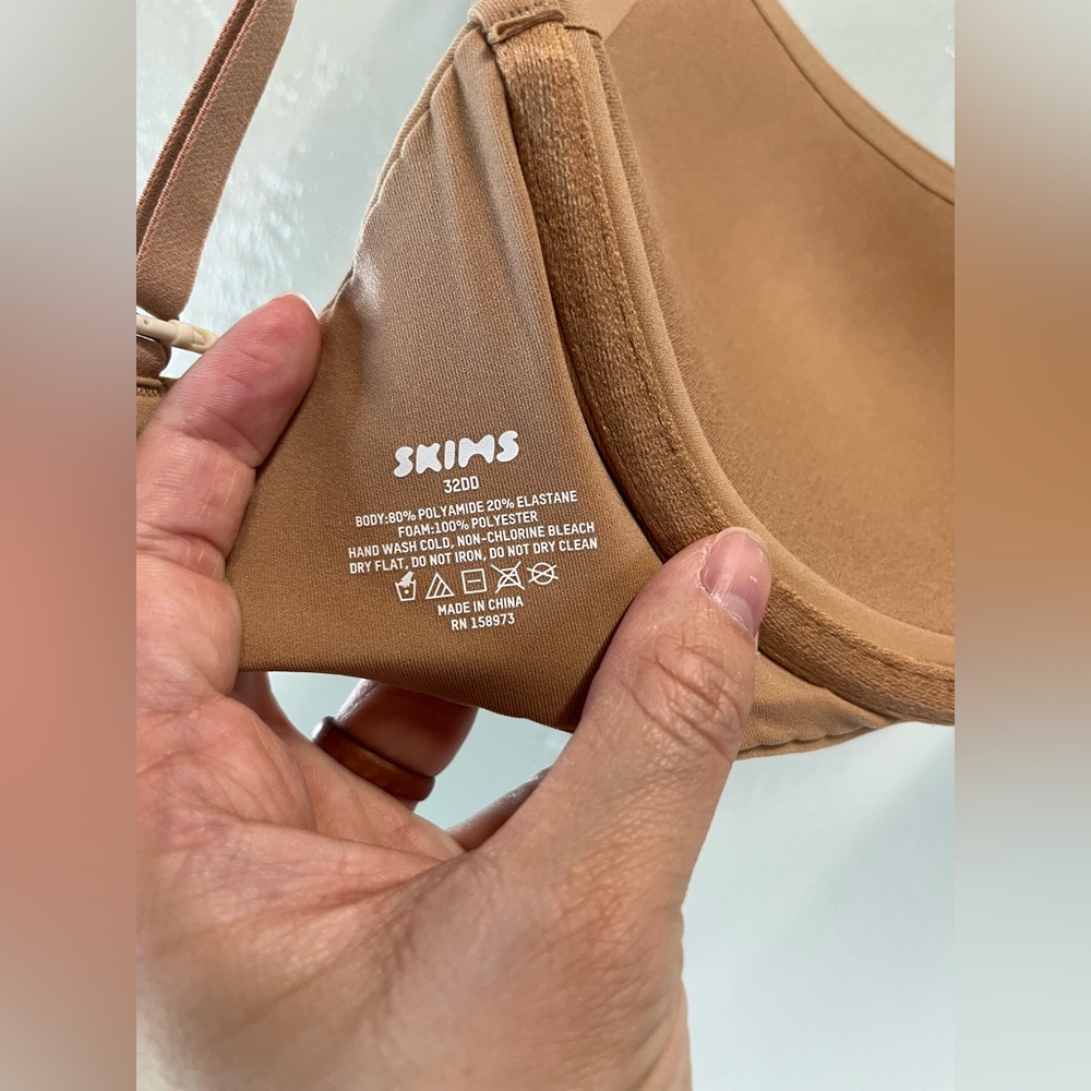 SKIMS Fits Everybody Scoop Plunge Bra 32DD NWT Ochre Color - Picture 6 of 10